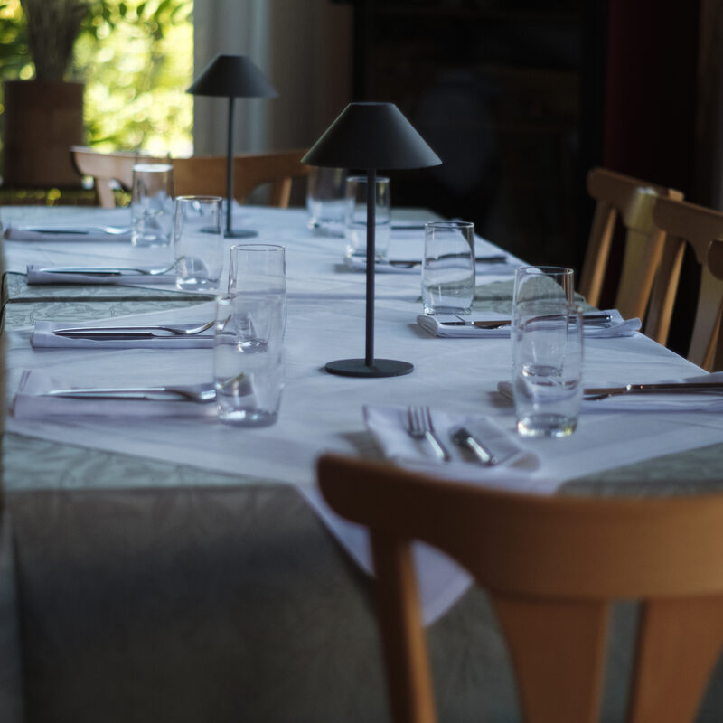 Gedeckter Tisch im Gastraum